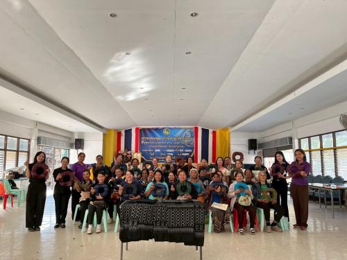 💡 พช.บึงโขงหลง ดำเนินโครงการสร้างสัมมาชีพชุมชนครัวเรือนที่ได้รับผลกระทบด้านอาชีพและรายได้ที่มีศักยภาพและสามารถพัฒนาได้ ✨